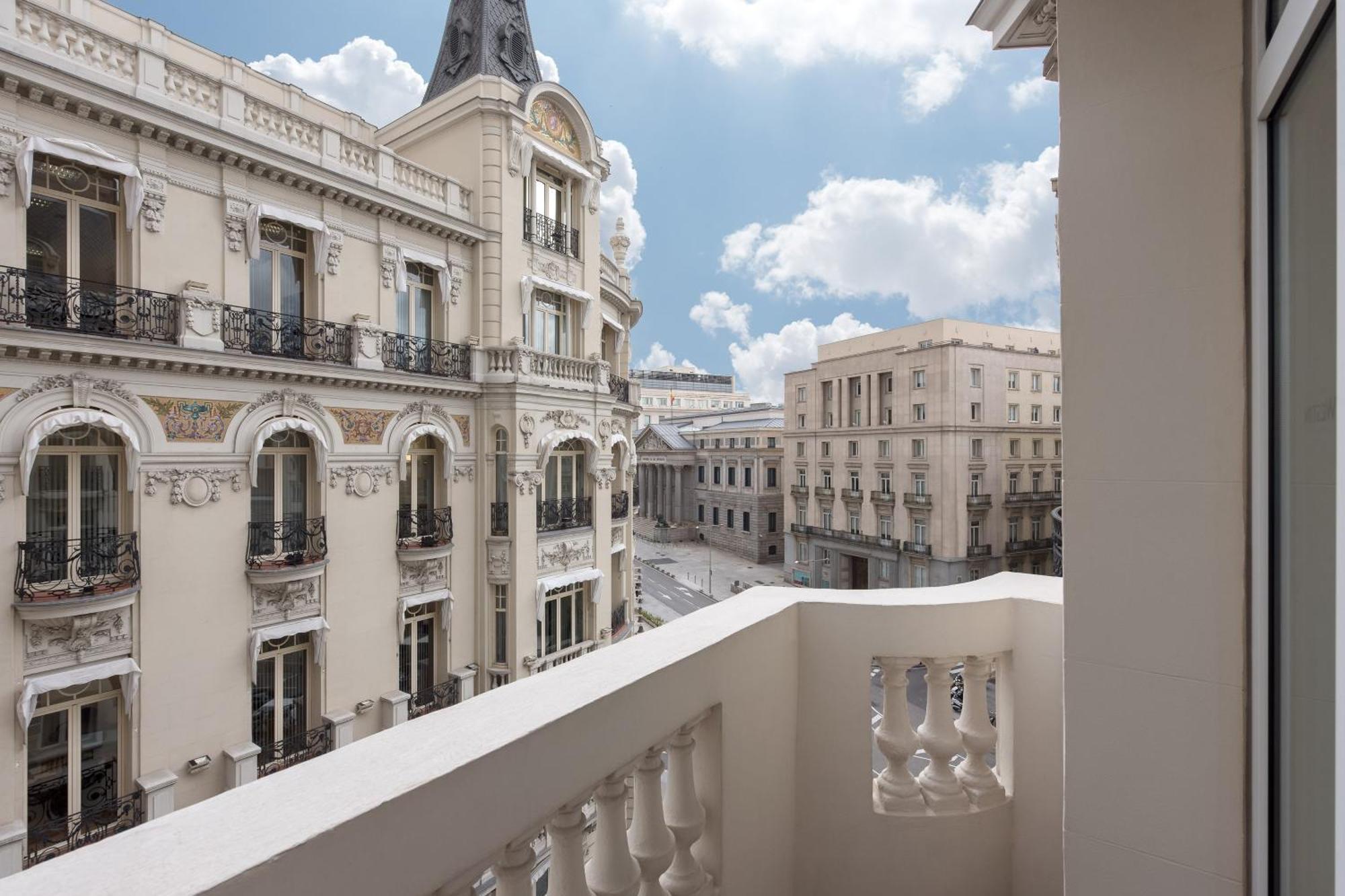 Camera King Premium Cortes con vista sul Parlamento